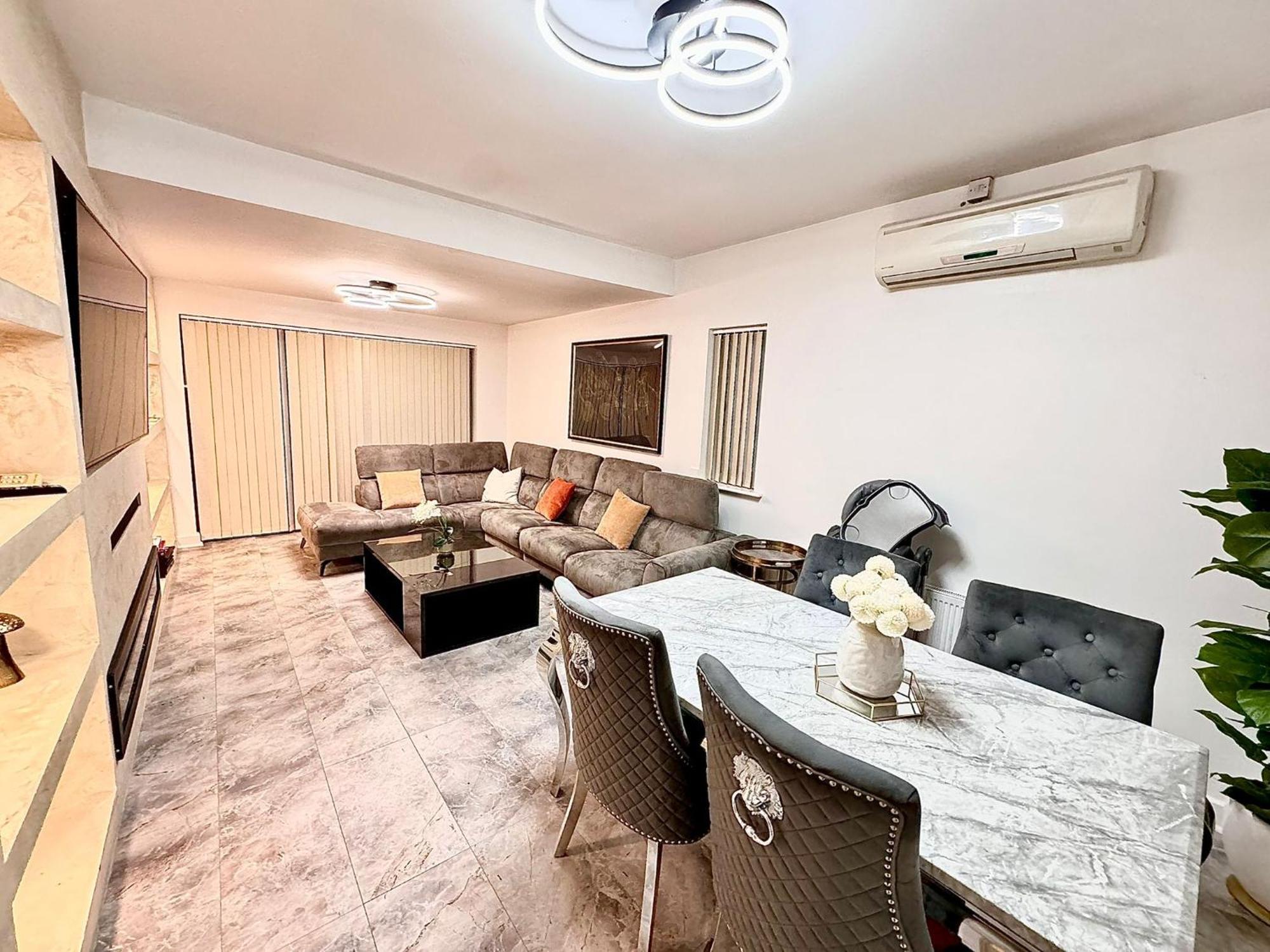 Deluxe Spacious King Size Room Hornchurch Ngoại thất bức ảnh